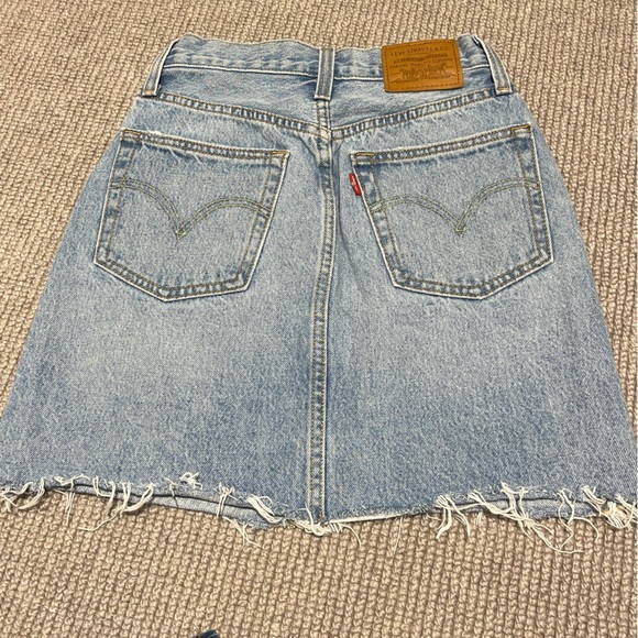 Levi’s High Rise Deconstructed Skirt in Gateway (24) - Picture 11 of 14
